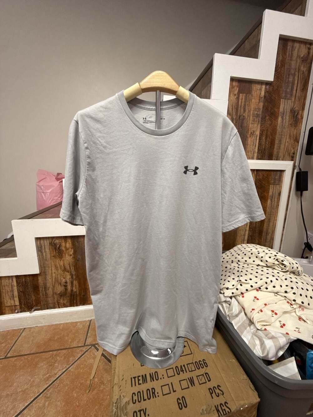 Under Armour Men's Sportstyle Left Chest Lockup Short Sleeve T-Shirt